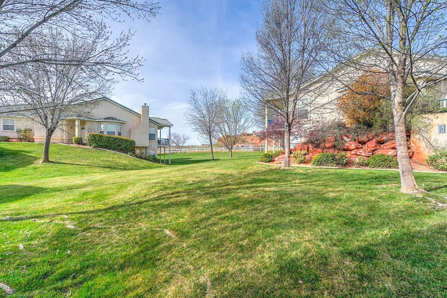 Building Photo - Fully Furnished Home. All utilities includ...