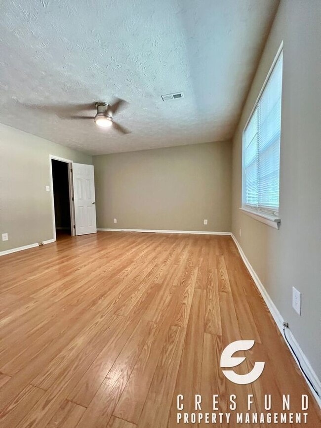 Building Photo - 3Br 2BAth Close to Fort Bragg with Large F...