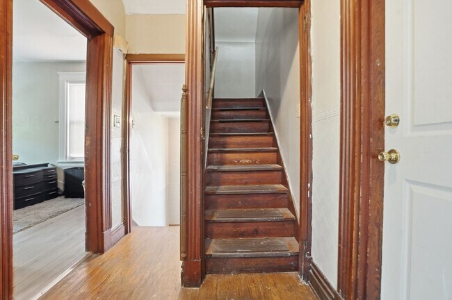 Building Photo - 5 Bedroom Clifton House Available Next to UC Campus