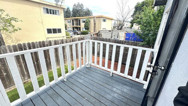 Building Photo - 1321