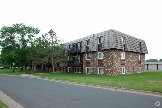 Building Photo - North Oaks Manor