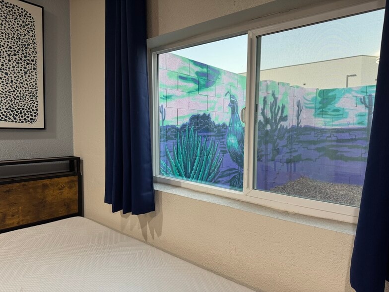 Building Photo - 938 E Amelia Ave