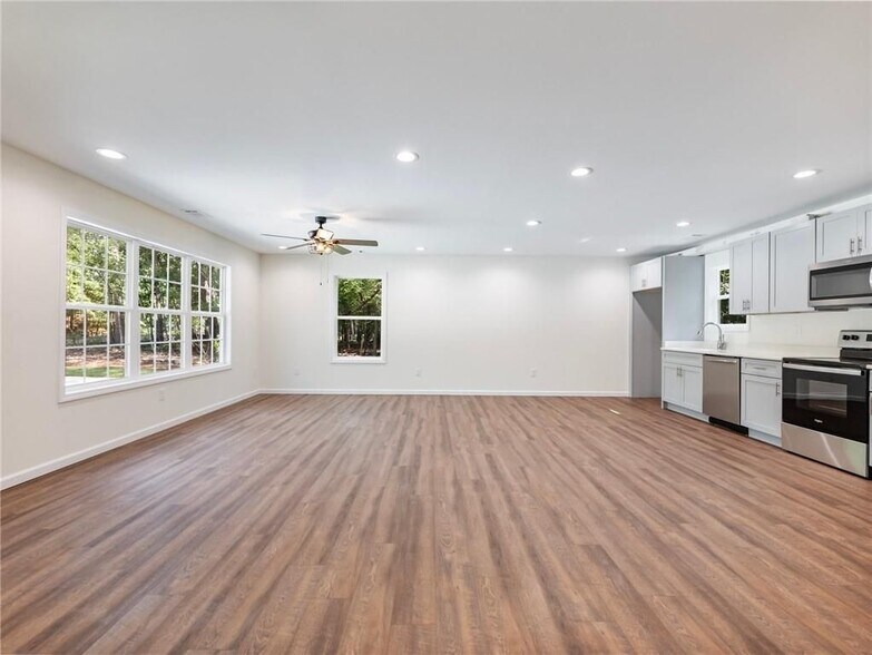 Building Photo - 8079 Beachwood Dr