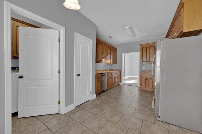 Building Photo - 472 Prairie Field Dr