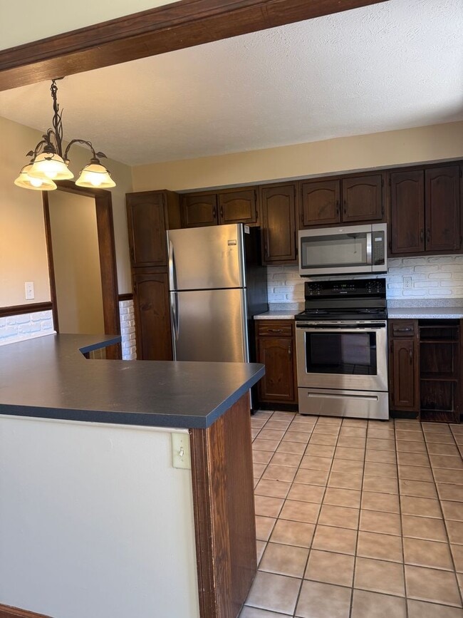 Building Photo - 3 BR / 3 BA Single-family home near Ellettsville