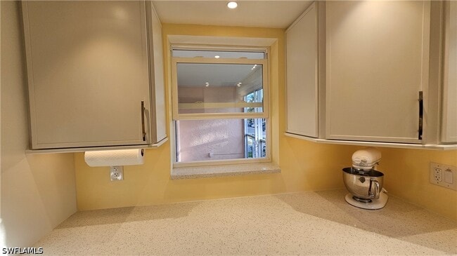 Building Photo - 301 6th Ave S