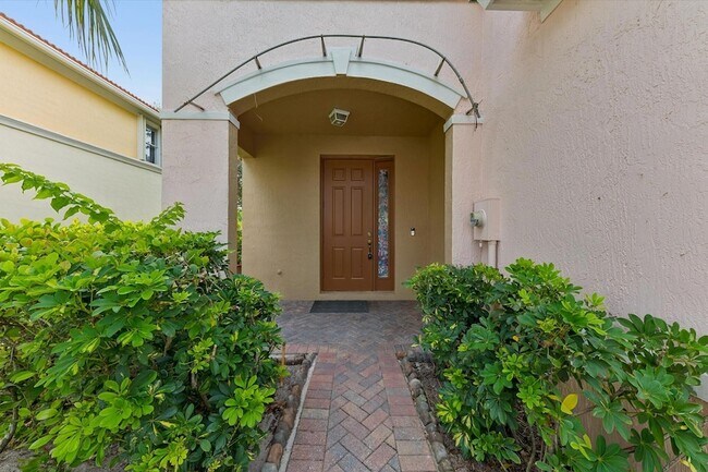 Building Photo - 402 Seminole Palms Dr