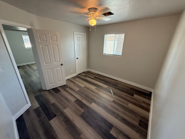 Building Photo - 738 E Roeser Rd