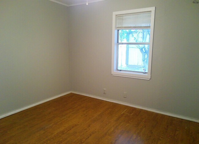 Building Photo - 5304 Burkburnett Rd