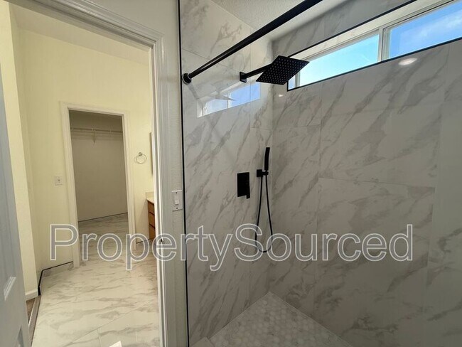 Building Photo - 1520 Andrew St