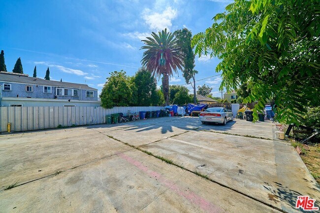 Building Photo - 1347 Valencia St