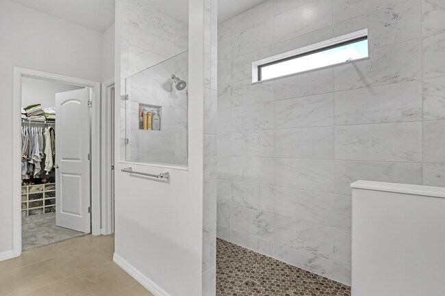 Building Photo - 4740 Chantilly Rd