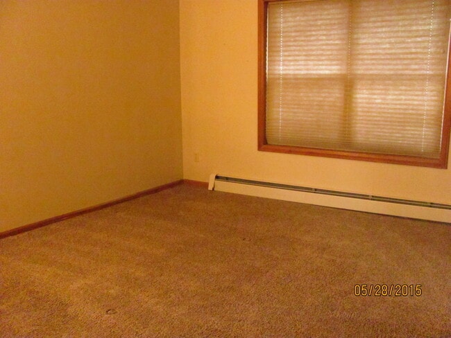 Building Photo - Spacious Single Family Home with a Beautif...