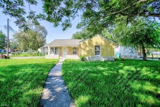 Building Photo - 709 S 7th St