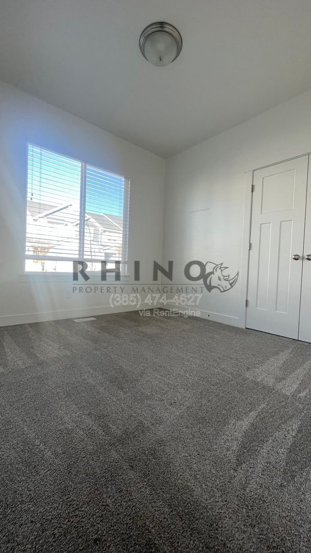Building Photo - 1647 N 3700 W