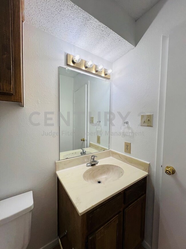 Building Photo - Recently Refreshed 2/2.5 Within Walking Distance to UNT Ready For Move-In!