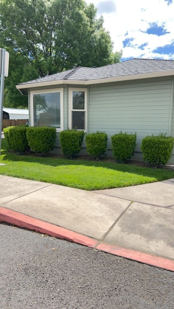 Building Photo - 3 Bedroom 2 Bath Duplex