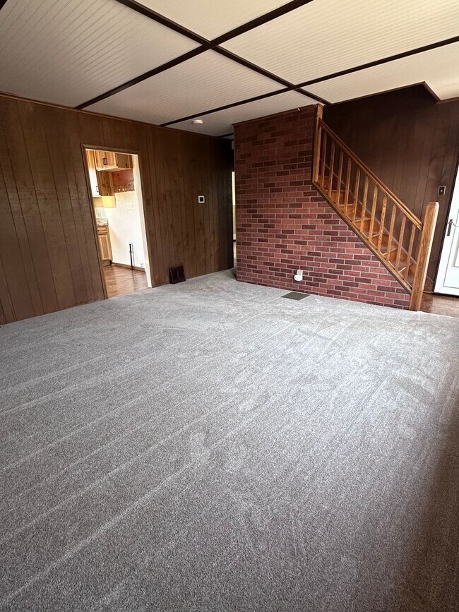 Building Photo - Cape Cod in Middletown 4 bedroom