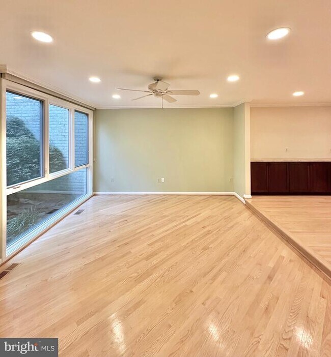 Building Photo - 2021 Lakebreeze Way
