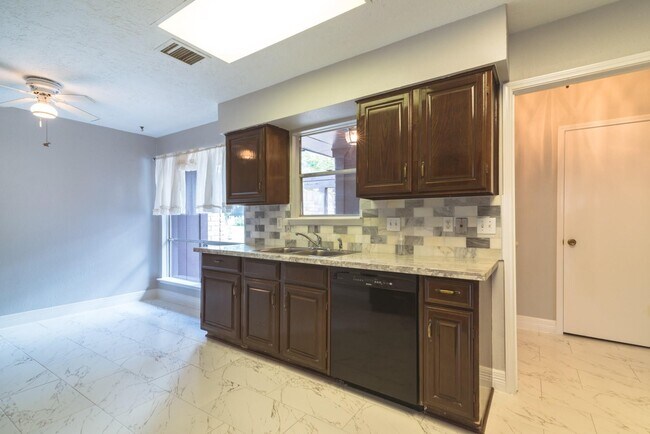 Building Photo - 25535 Wingfield Ln