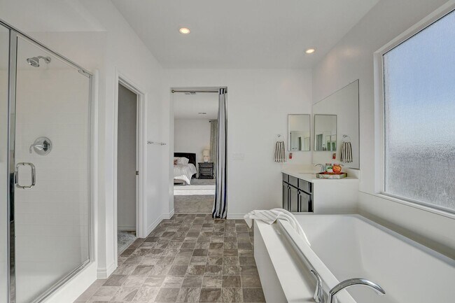 Building Photo - Modern Comfort Meets Stunning Mountain Views