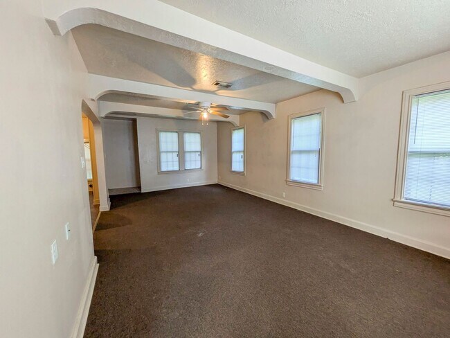 Building Photo - 2021 Wignall Ave