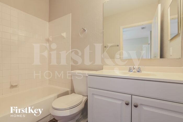 Building Photo - 2728 Parrot St