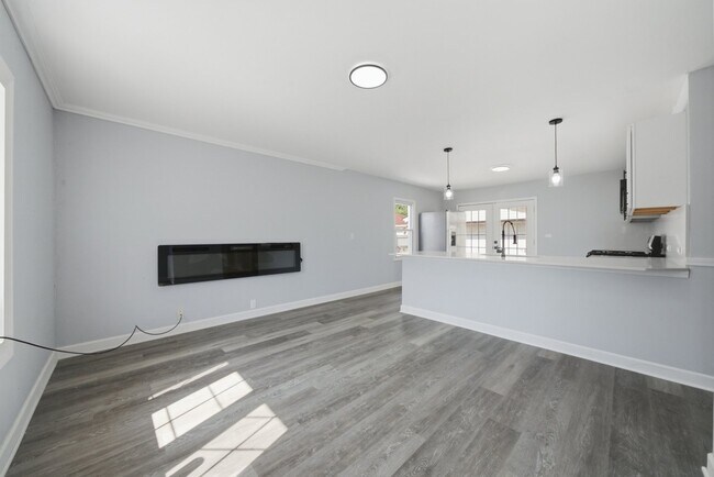 Building Photo - 407 Laurel Ave