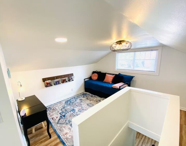 Building Photo - Beautiful Historic Home on Front Street in Lynden