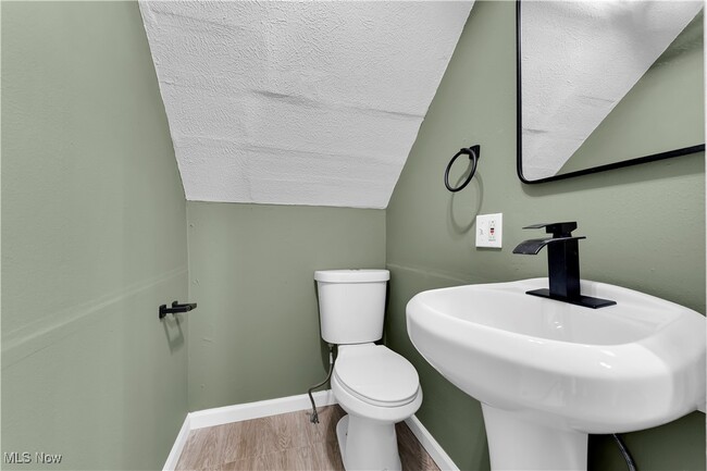 Building Photo - 23198 Gay St