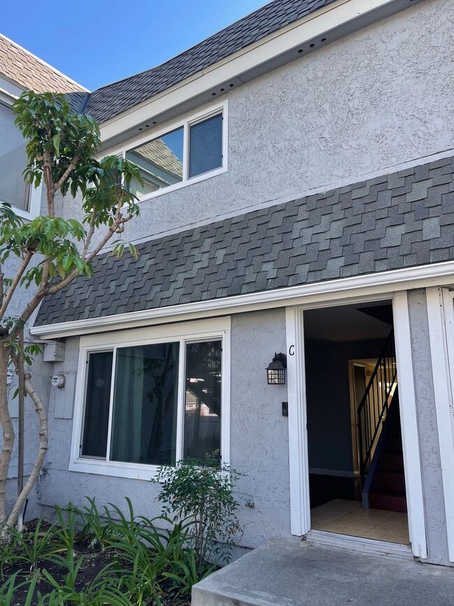 Building Photo - Cozy 2b/1.5ba Townhome in Anaheim