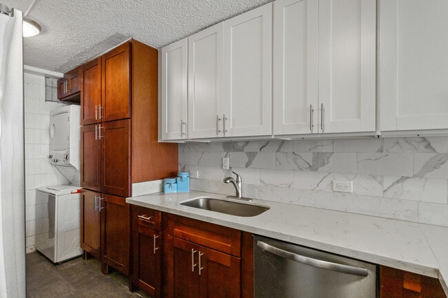 Building Photo - 4300 Waialae Ave