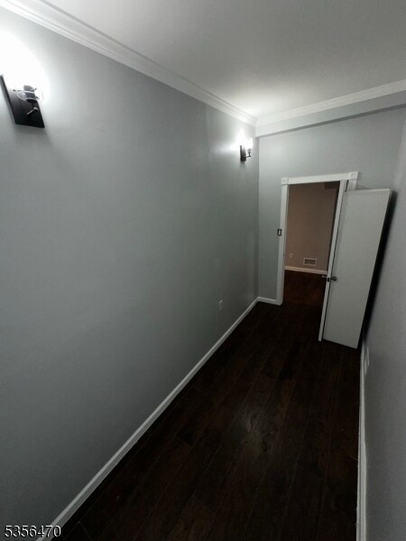 Building Photo - 208 E 9th St
