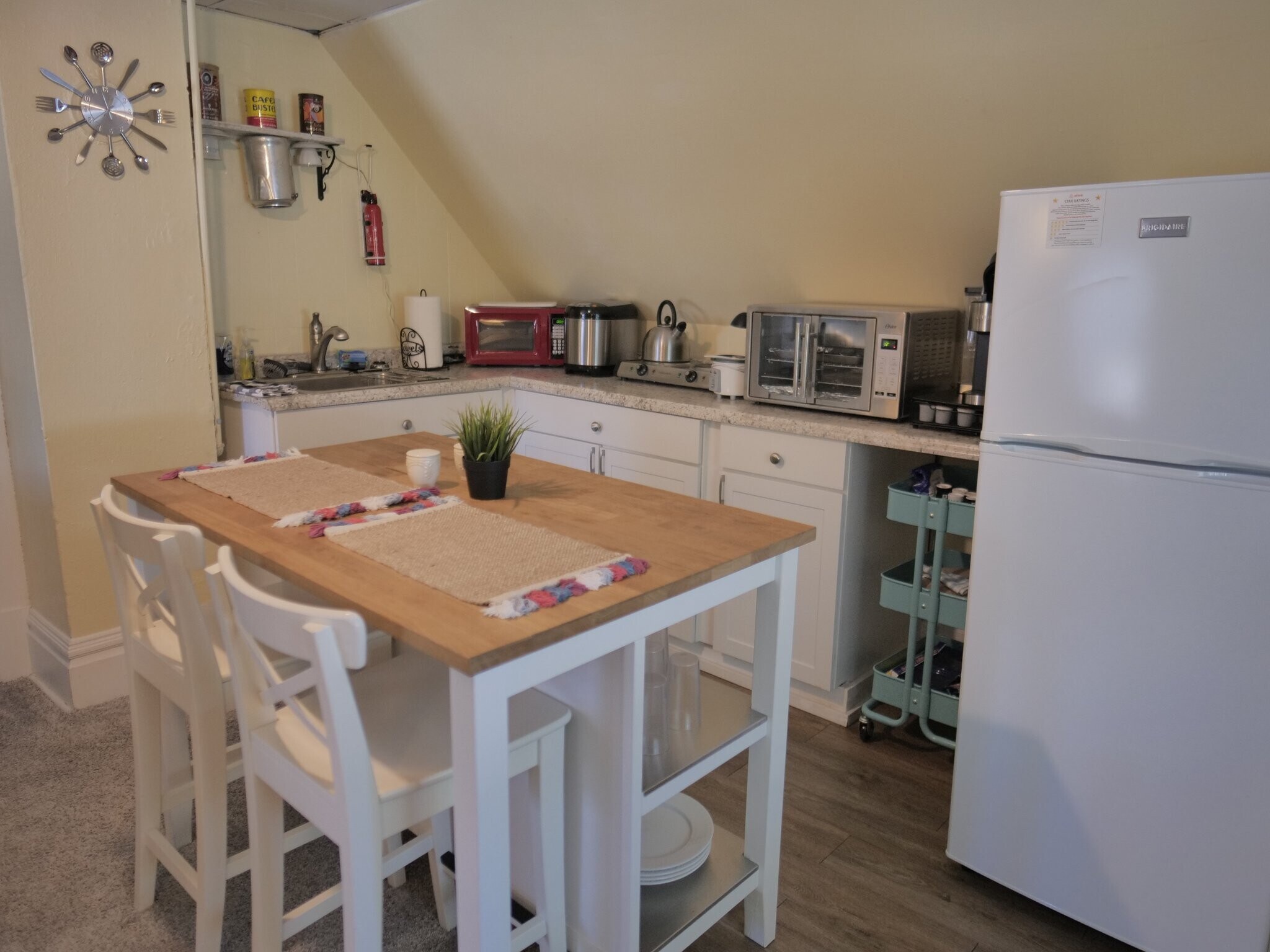 Building Photo - 814 E Cimarron St