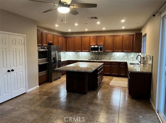 Building Photo - 36005 Redgrave Way