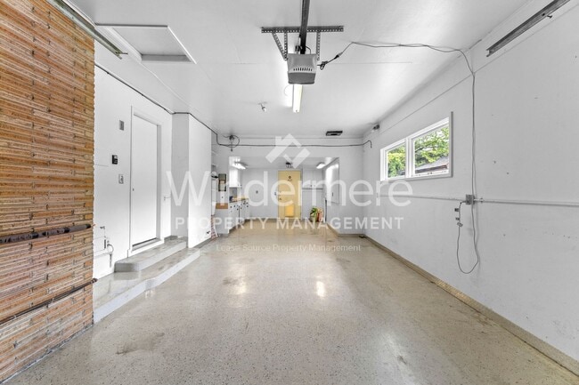 Building Photo - Desirable Rancher style home located in Ce...