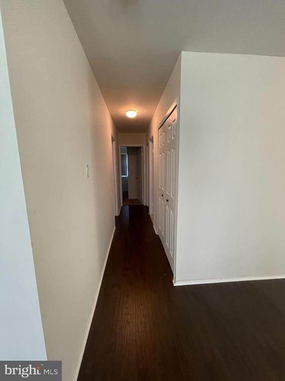 Building Photo - 15713 Pointer Ridge Dr