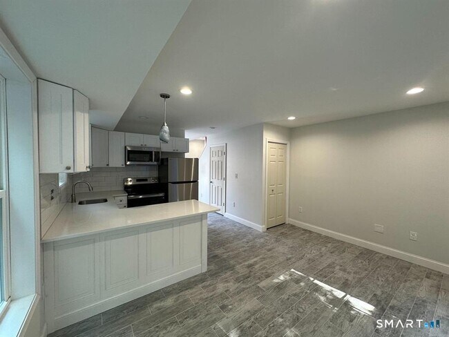 Building Photo - 1083 Whalley Ave