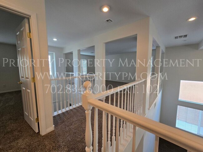 Building Photo - NORTHWEST BEAUTY! 3 Bed + Loft + Den! NEW PAINT/CARPET!