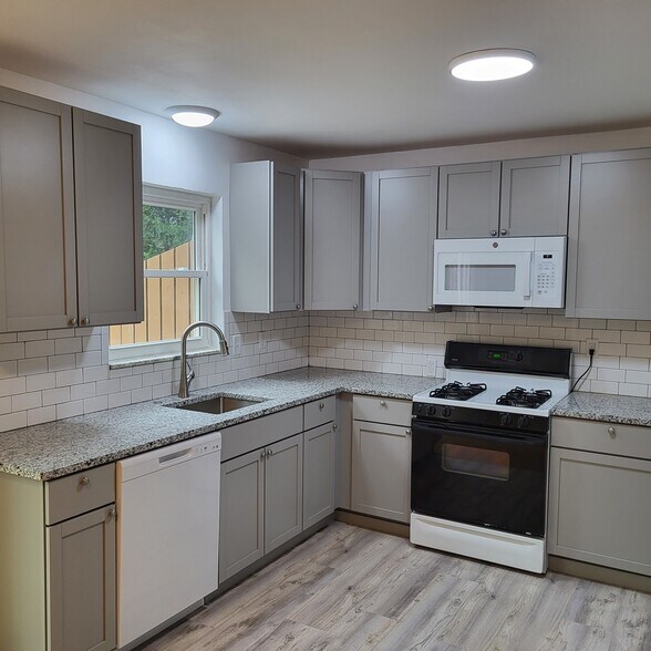 Building Photo - 549 Cumberland Rd