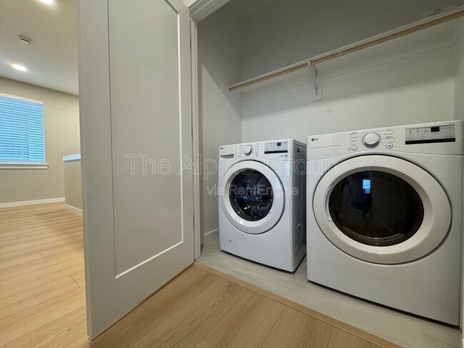 Building Photo - 16505 NW Liberty St