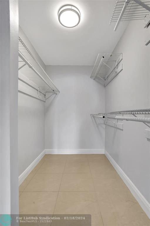 Building Photo - 4156 Inverrary Dr