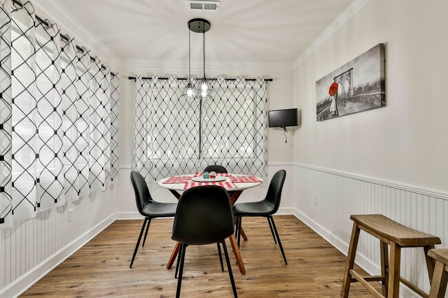 Building Photo - Charming 3 Bed / 2 Bath Furnished Ranch in One of Peachtree City's Most Scenic Settings