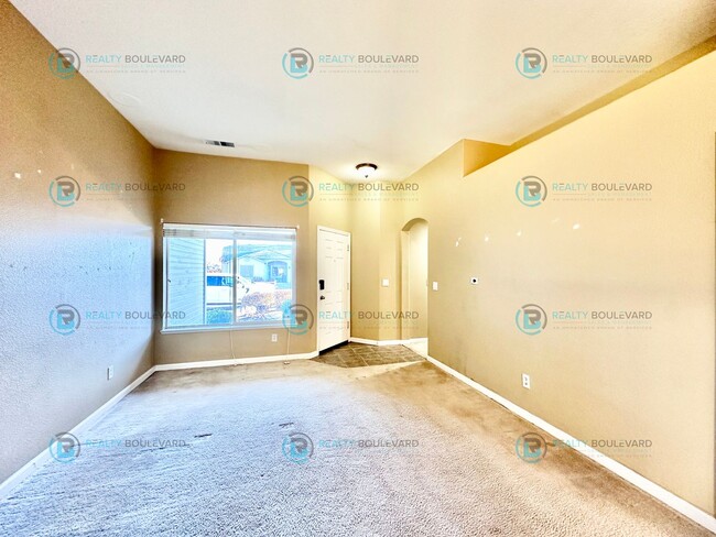 Building Photo - $500 Off Move-In Costs!! Great 3 Bedroom 2...