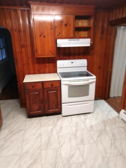 Building Photo - 1357 N Main Ave