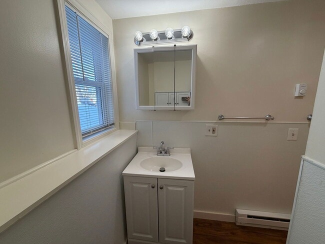 Building Photo - 12 Renarl Ave