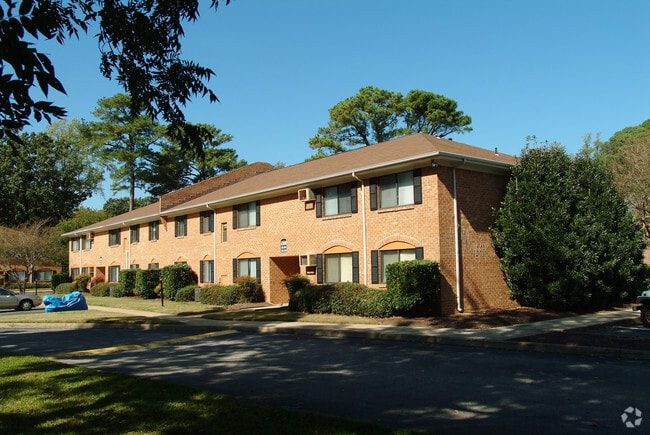Primary Photo - Bay Breeze Apartments - West