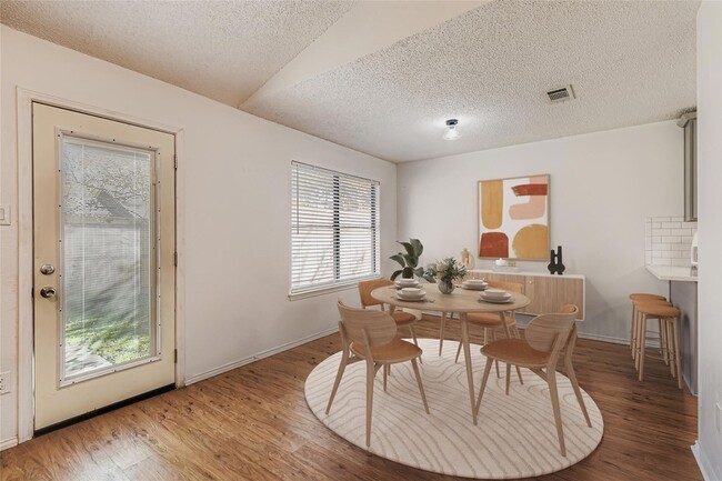 Building Photo - 9839 Briar Ridge Dr