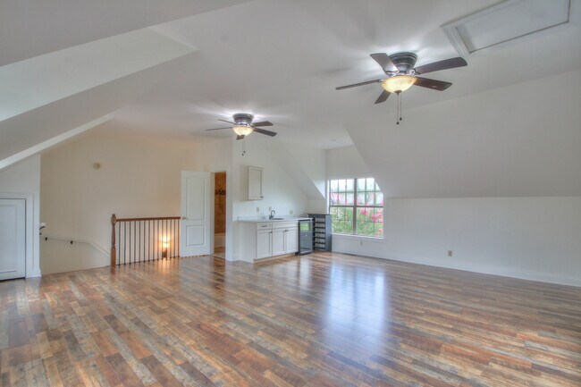 Building Photo - 4335 N Chapel Rd