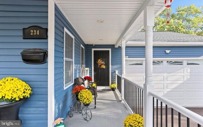 Building Photo - 234 Howell St